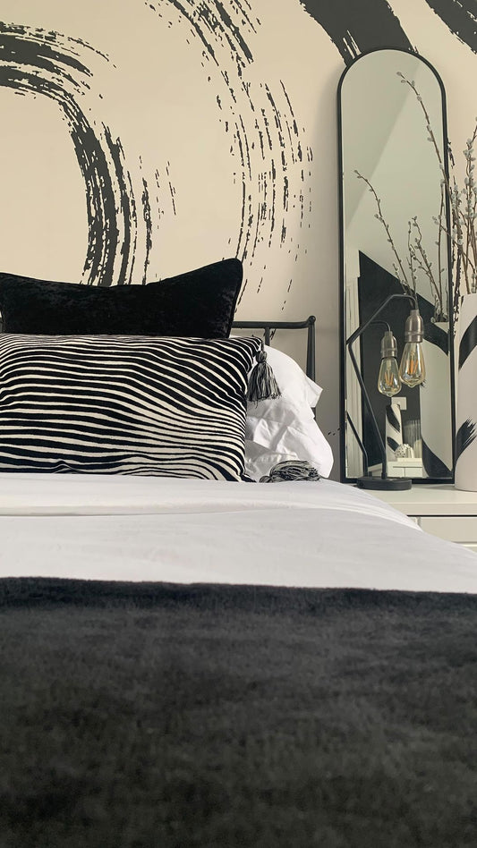 Black and White Abstract Art Bedroom 