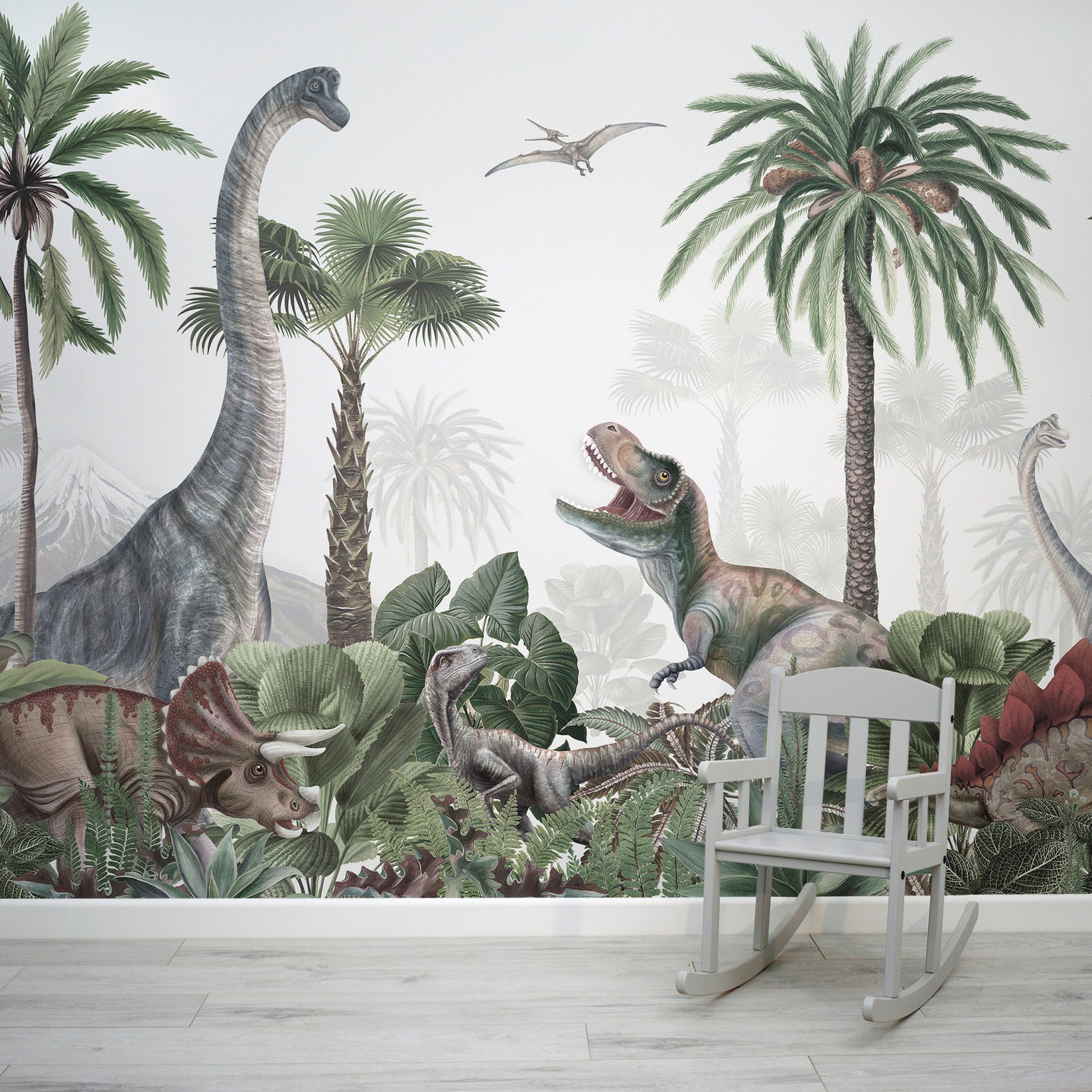 Papier peint mural dinosaure jungle dans une chambre avec petite chaise grise