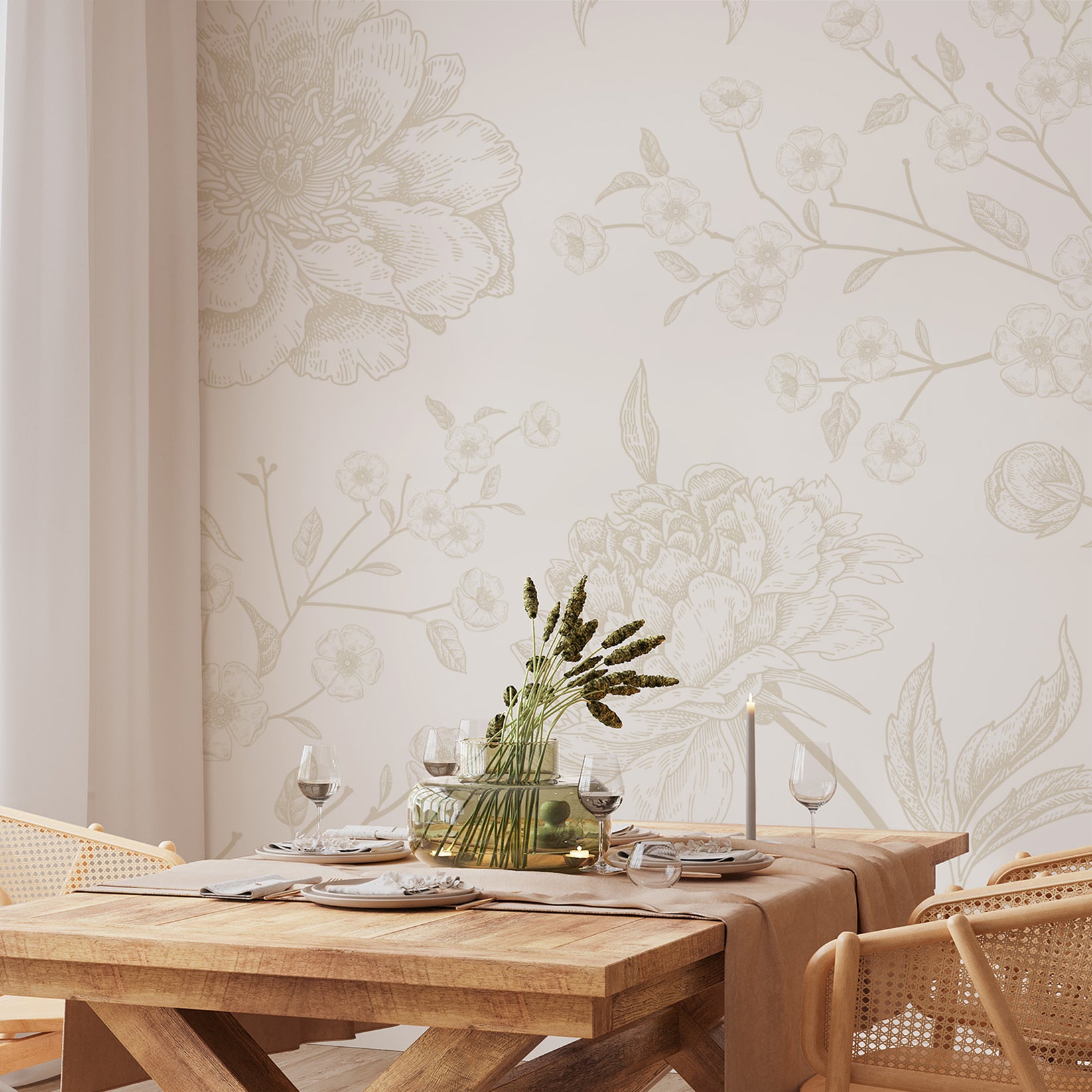 Papier peint minimaliste floral Subtle Botany dans la salle à manger avec table et chaises en bois
